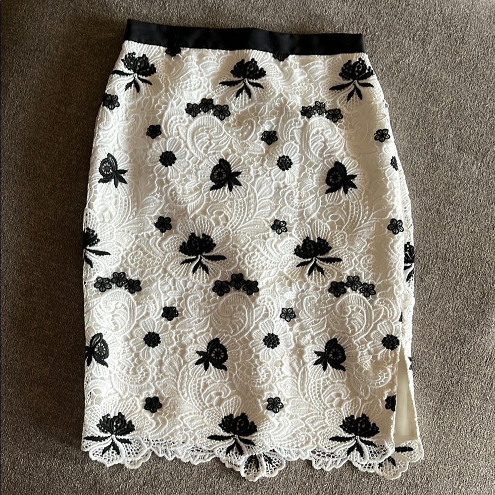 White House Black Market Floral Lace Pencil Skirt